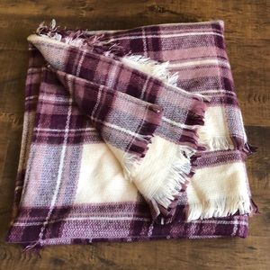 NEVER WORN: Maroon/Cream Blanket Scarf